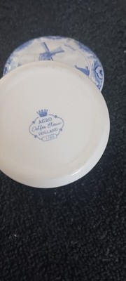 delftware blue round porcelain trinket box