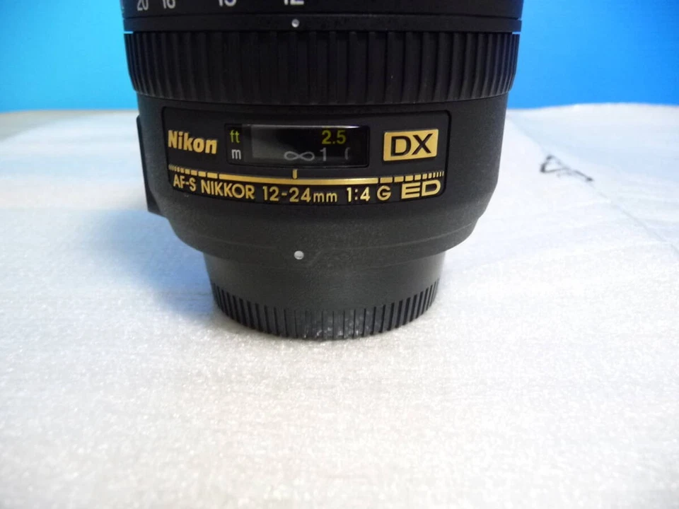 Nikon AF-S DX Zoom-Nikkor 12-24mm f/4G IF-ED Ultra Wide-Angle Lens w/Accessories - Image 3 of 4
