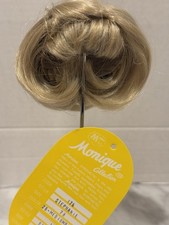 Monique 176 MEDIUM BLONDE SHORT-MEDIUM LENGTH DOLL WIG Size 7-8 Stephanie Tag