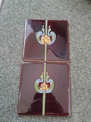 2 handbemalte Kaminkacheln mit Rohrfutter