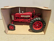 1:16 scale - Ertl - Farmall 350 Tractor - NIB                    (48