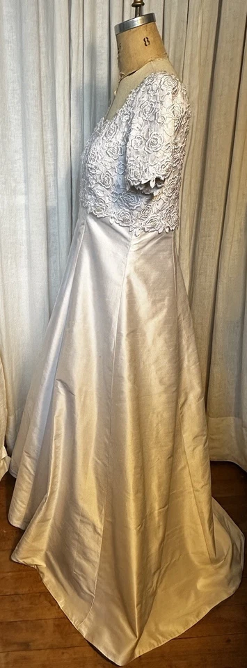 MORI LEE Womens White Silk/lace /Pearls L Wedding Dress / Train Sz L-XL Used - Image 3 of 4