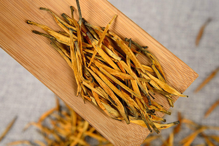 Yunnan DianHong Balck Tea Golden Needle Large Tree Golden Buds Black ...