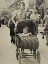 Cute baby w/ mom strolling sidewalk view rare original vintage photo A4