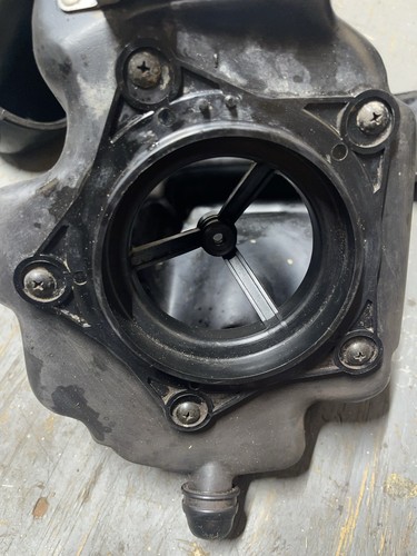 2006 Suzuki RM85 Air Box And Air Filter - Picture 7 of 16