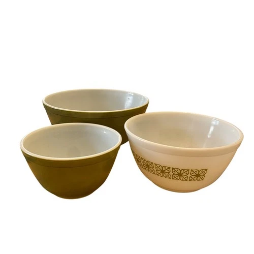 Pyrex Verde Stamp Mixing Bowl Set of 3 Nesting
