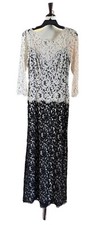 TADASHI SHOJI Long Two-tone lace Ivory and black gown Size 6