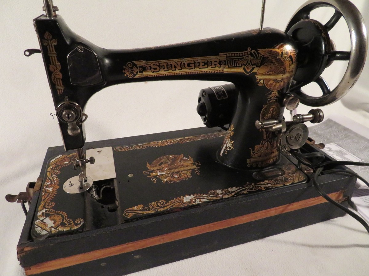 ☆中古トスマシン Antique 1894 Singer Sewing Machine #11927344 ~ Carrying Case