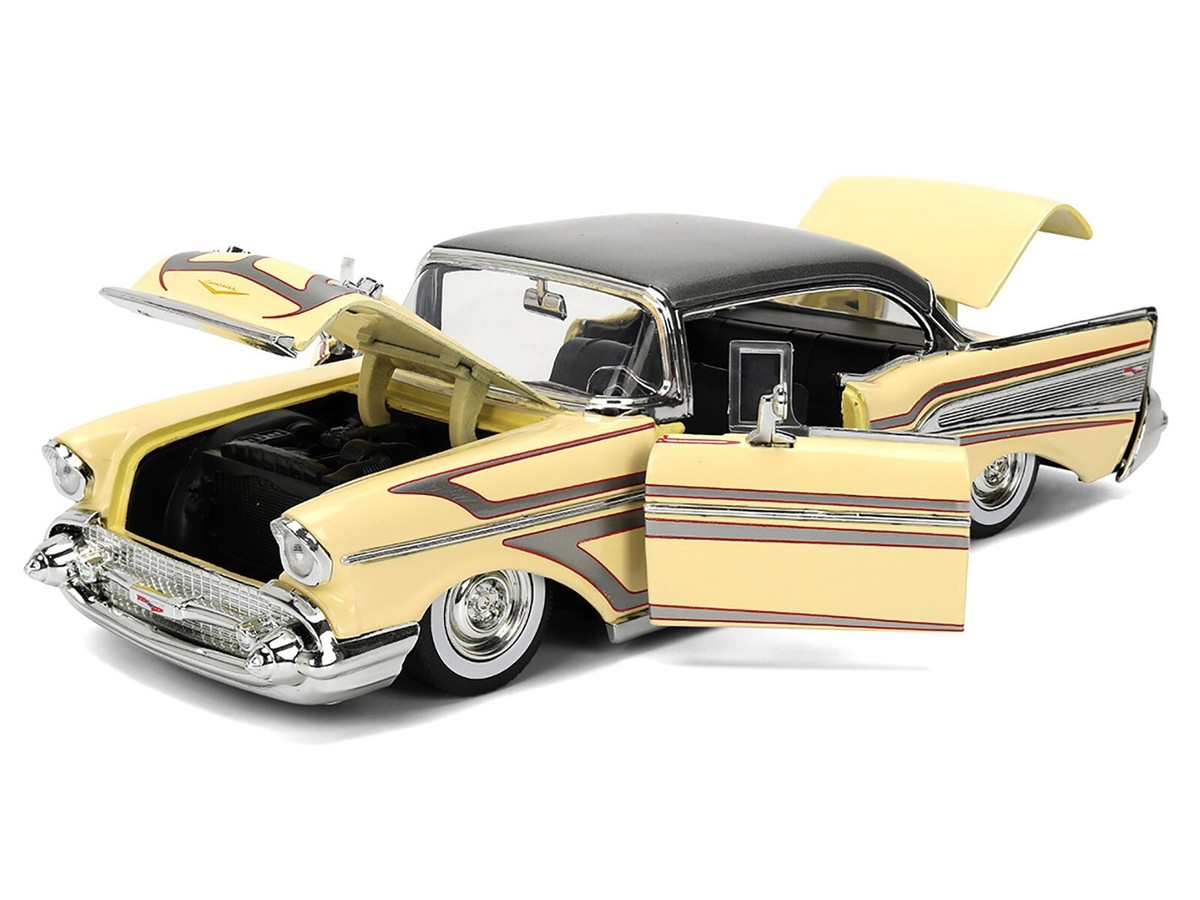 1957 CHEVROLET BEL AIR CREAM 1/24 DIECAST MODEL CAR BY JADA 36345