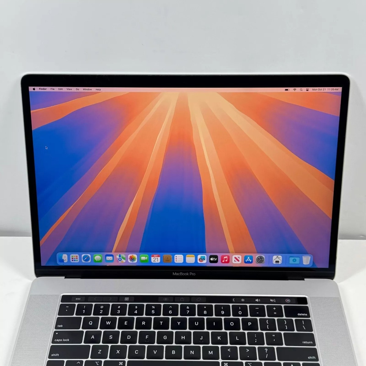 Apple MacBook Pro 15 in i7 6-Core SEQUOIA Touch Bar 256GB Apple MacBook Pro 15 in i7 6-Core SEQUOIA Touch Bar 256GB