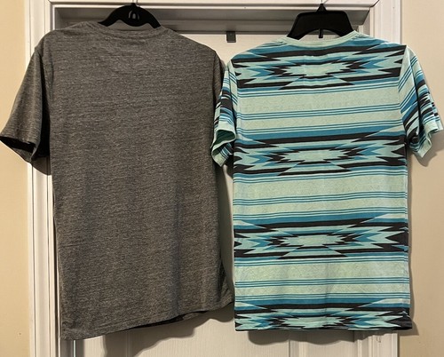 On The Byas T-Shirts Men Sz Small Short Sleeve 1 Aztec 1 Gray &Floral Pocket - Picture 5 of 17