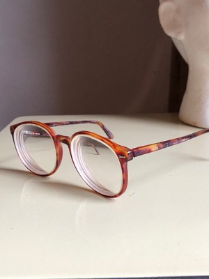 thick tortoise shell glasses