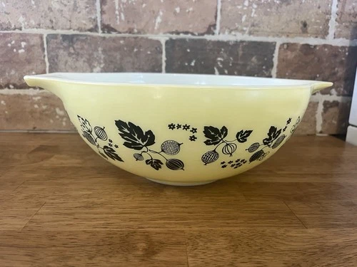 Vintage Pyrex Cinderella 444mixing Bowl Yellow And Black Gooseberry 4 Qt