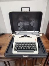 1971 OLYMPIA SM9-13 TYPEWRITER WITH ORIGINAL CASE - GREAT WORKING CONDITION thumbnail