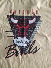 Mitchell & Ness NBA Chicago Bulls T-Shirt. Größe S, Windy City, Neu mit Etikett