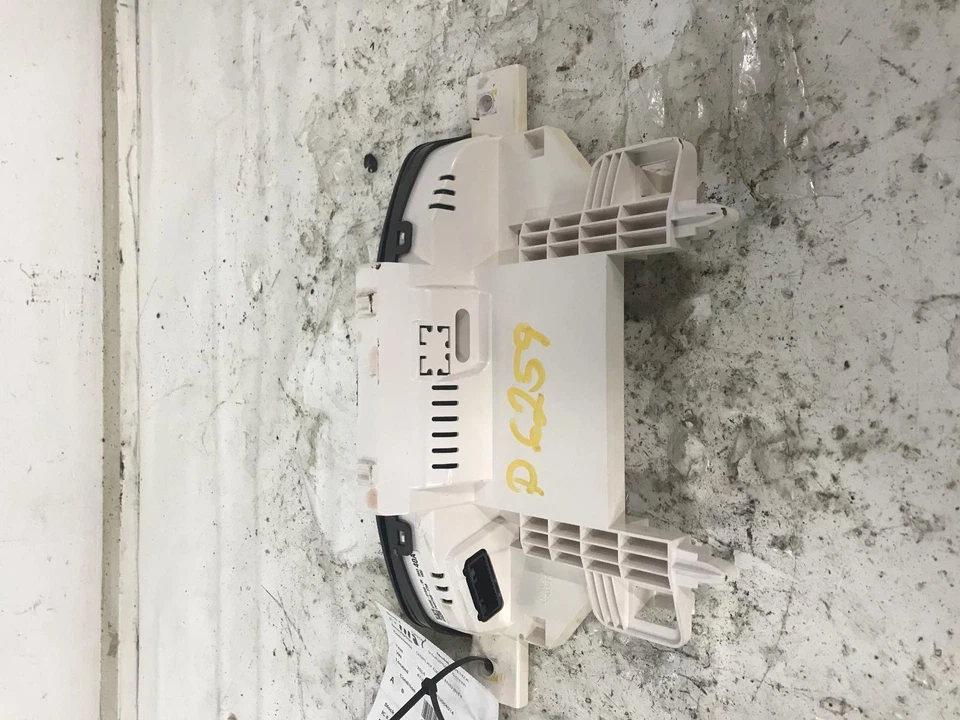 Pantalla de infoentretenimiento central delantera usada se adapta a: Toyota Venza 2014 montada en el tablero mult Foto 3 de 4