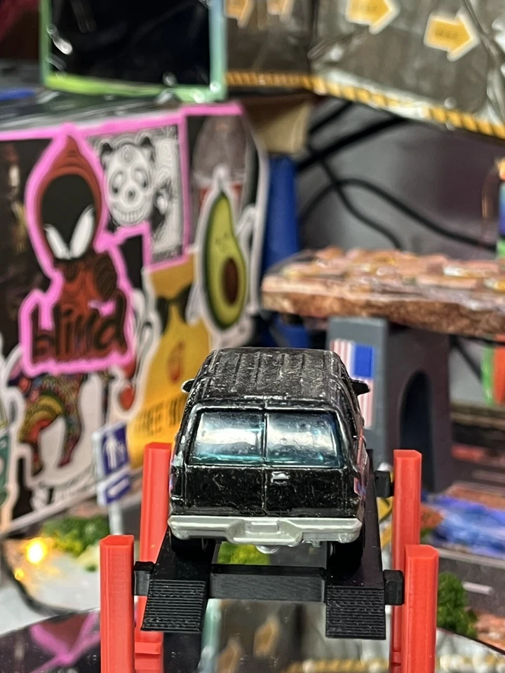 Matchbox 1997 Chevrolet Tahoe Hammer Demo 24 Hrs Black Diecast USED USED EX Cond - Image 4 of 4