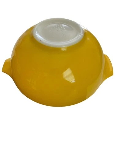 Vintage Pyrex 443 Yellow Cinderella Nesting Bowl 2.5 Qt.