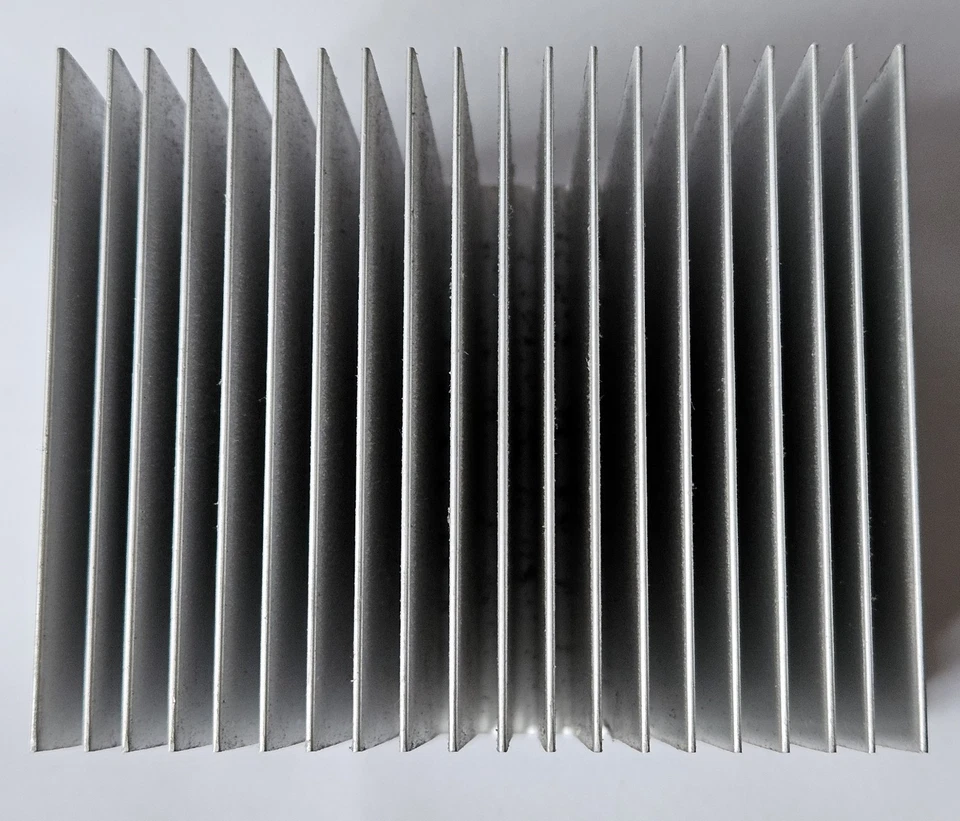 Dell 7R228 CPU heatsink - Image 4 of 4