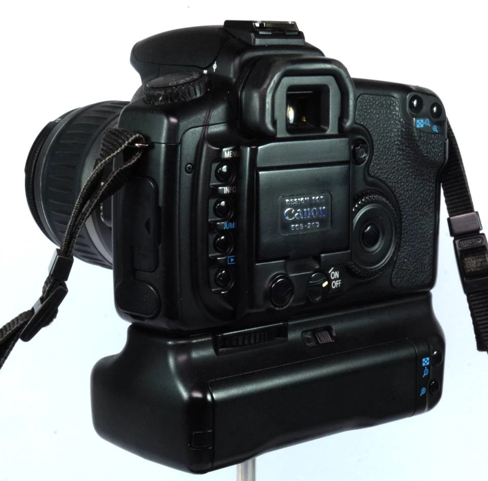 Canon EOS 20D 8.2mp DSLR + 18-55 + BG-E2 2 Batts & Ch. WO.  Card - Image 4 of 4