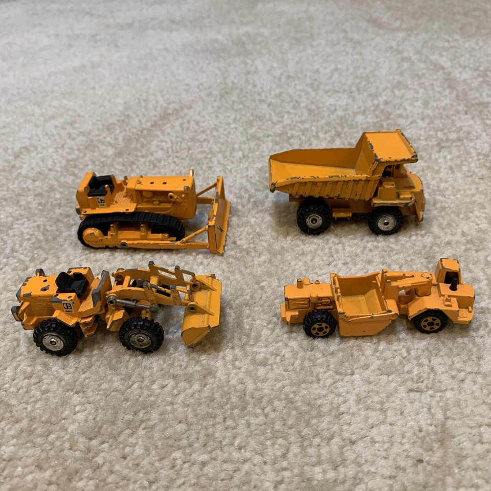 Construcción Diecast Vehículos de Juguete Lote de 4 Excavadoras Camión de Volteo Rascador Tomica CAT Foto 4 de 4
