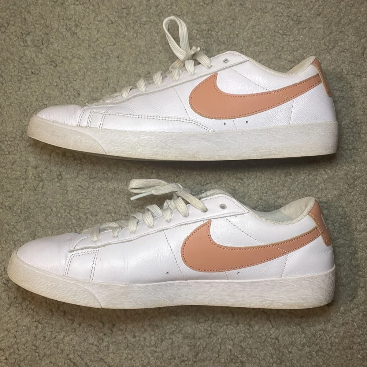 White rose gold shop nike shoes