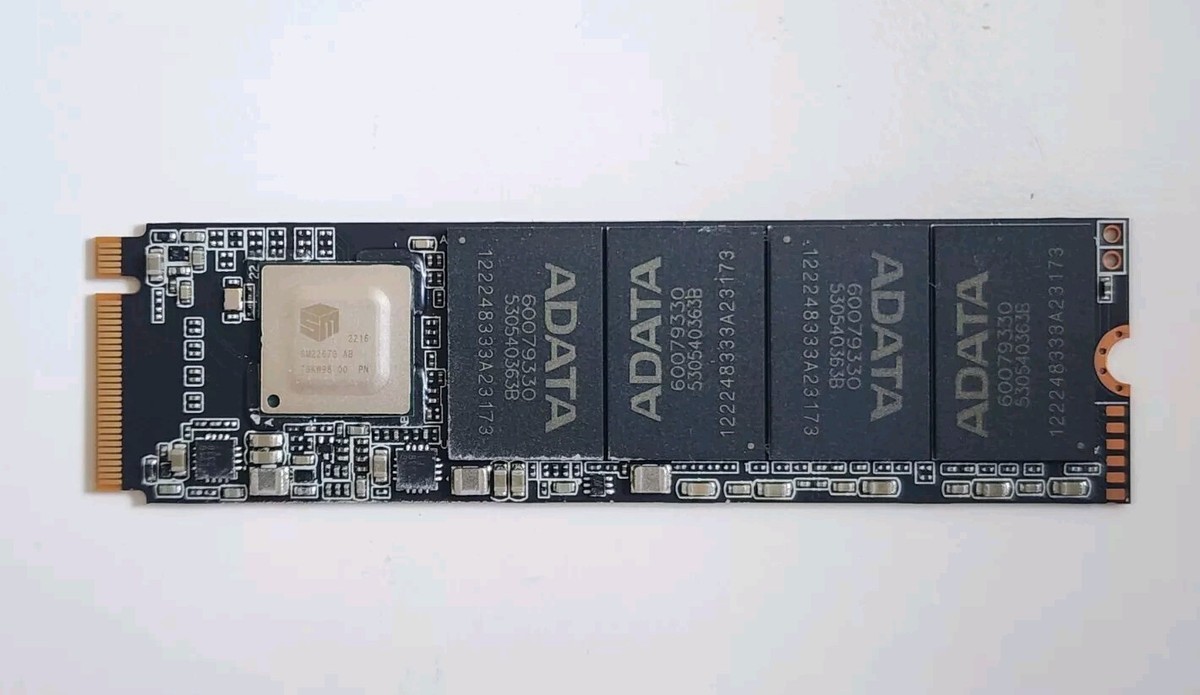 LESS THAN 10 HRS) ADATA 2TB SSD Legend 800 GOLD NVMe PCIe Gen4 M.2