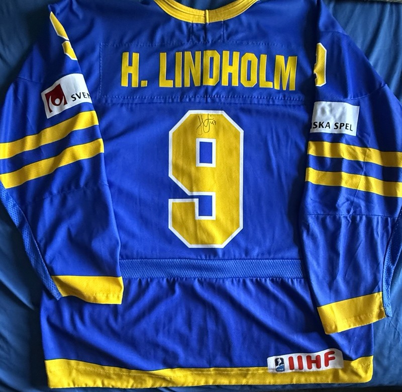 2012 IIHF U18 World Championship Team Sweden Game worn Hampus Lindholm Jersey