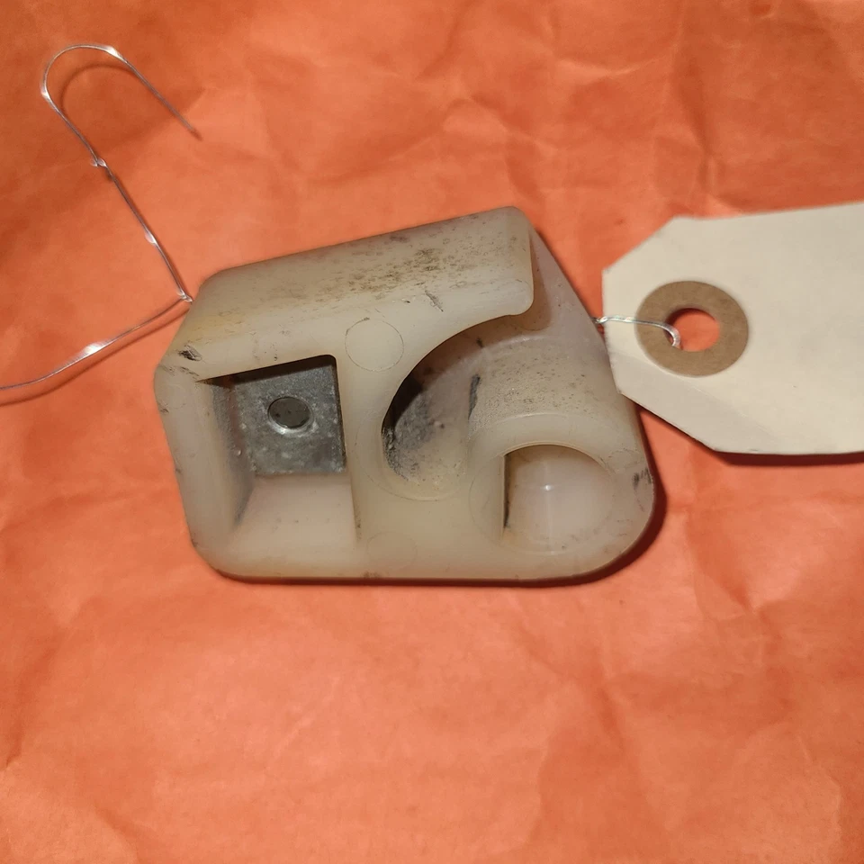 Пластиковый поворотный регулятор двери со стороны пассажира 1977-1979 Lincoln Mark V 1978 FOMOCO - Изображение 4 из 4