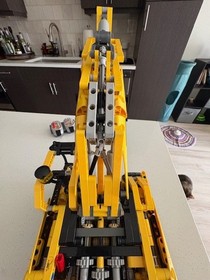 Lego Technic Excavator (8043) - No box, partially working remotes