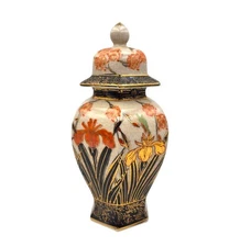 Ginger Jar Kutani Shimazu Satsuma Japan Hand Painted Iris Flowers With Lid 5.5”