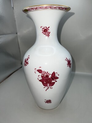HEREND PORCELAIN HANDPAINTED PINK CHINESE BOUQUET 10  VASE 7026/AP