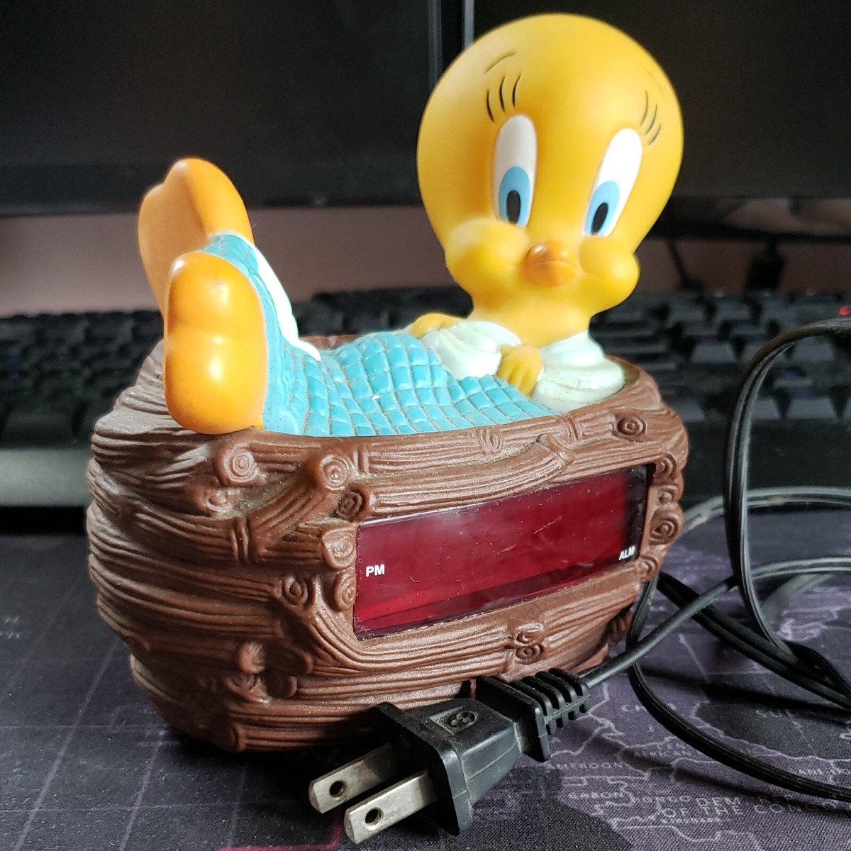 Westclox Looney Tunes Tweety Bird in Nest Alarm Clock Model 32402