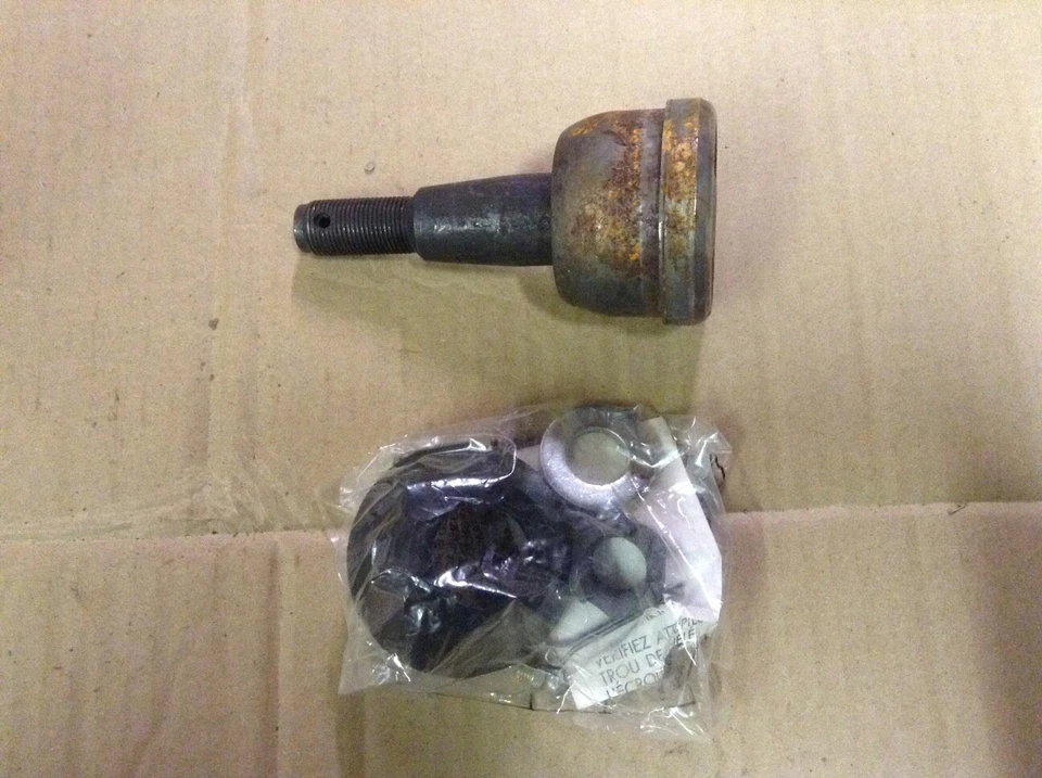 NUEVA RÓTULA INFERIOR DELANTERA NAPA 10258  Foto 2 de 4