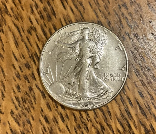 1940 WALKING LIBERTY HALF DOLLAR IN EF CONDITION