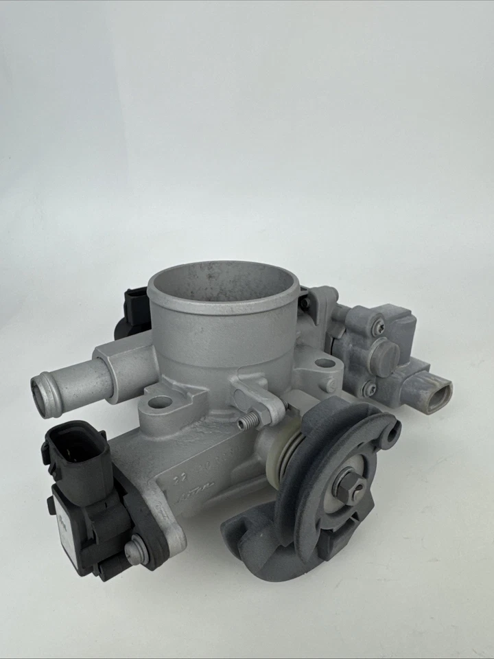 Cuerpo de acelerador genuino para Toyota Corolla 1998-1999 1,8 L 22210-0D010 22210-22020 Foto 3 de 4