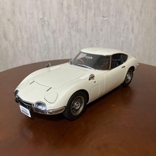 AUTOart Toyota 2000GT 1967 White 1/18 Diecast Pre-Owned