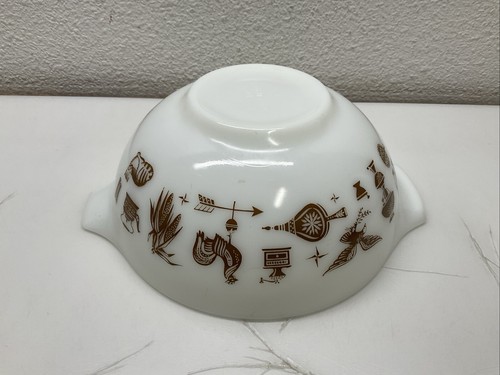 Vintage Pyrex 443 White And Brown Chicken, Eagle Cinderella Mixing Bowl 2 1/2 QT - Picture 9 of 9