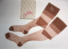 1 Pair Vintage Nylon Stockings 9.5 X 31" Long 15 Denier Sheer RHT Ann Willow