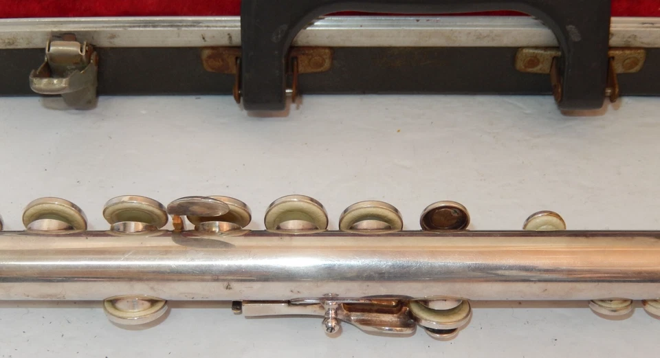 Bundy Selmer FLAUTA CON ESTUCHE RÍGIDO MARRÓN Forro Terciopelo Rojo Serie Numerada #2 Foto 4 de 4