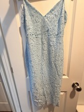 PrettyLittleThing blue floral lace midi dress with a V-neckline Size 8.