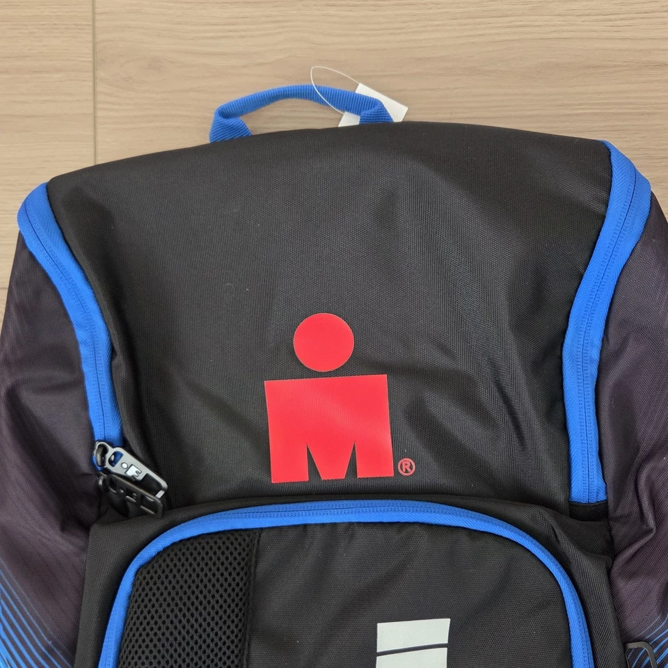 Mochila Ironman Transition Triathalon Bolso Negro Azul IM Logo Equipo $80 Nueva con Etiquetas Foto 2 de 4