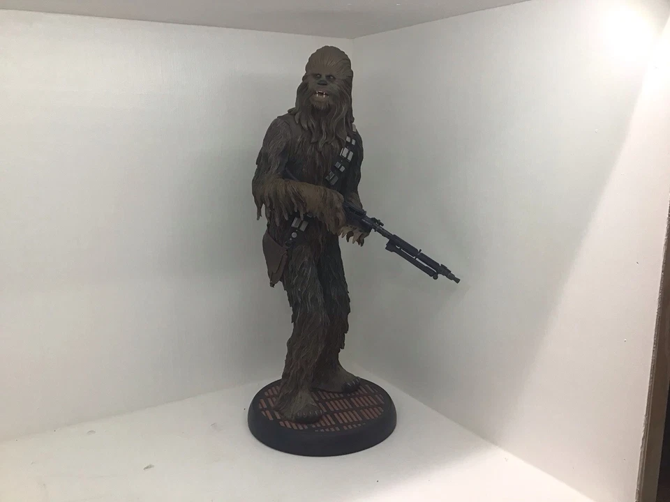 Estátua exclusiva formato premium Sideshow Star Wars Chewbacca #328/1000 - Imagem 2 de 4