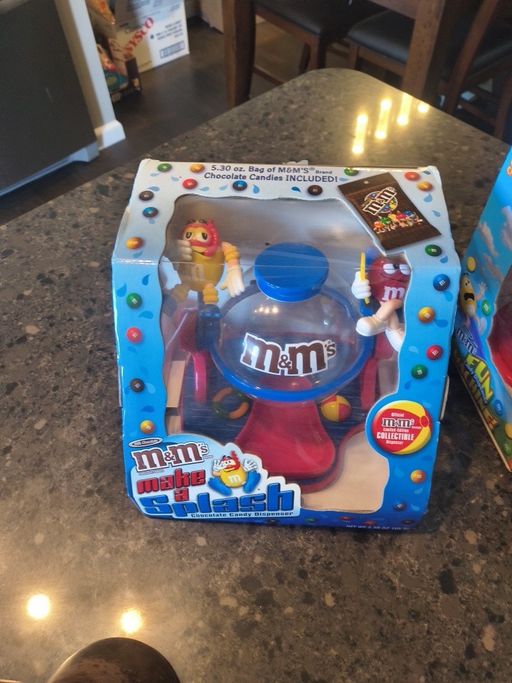Vintage: M&M Candy Dispenser 