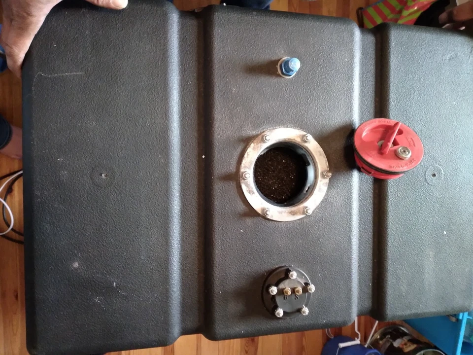 Pila de combustible de 16 galones Foto 2 de 4