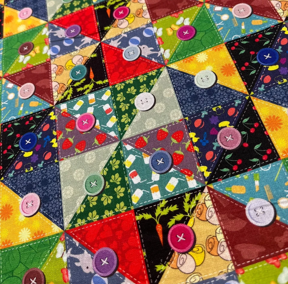 Stoff Meterware Baumwollstoff Patchwork 50 cm Dreieck Erdbeeren Delphine Knöpfe - Bild 3 von 4