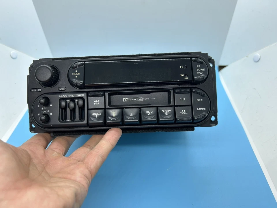 1999-2001 CHRYSLER 300 300M TOWN&COUNTRY CASSETTE RADIO P56038588AK Foto 3 de 4