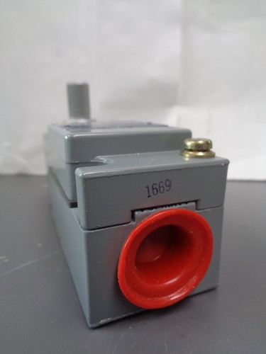Nuevo interruptor límite de cabezal giratorio lateral cuadrado D 9007C62A2 9007 C62A2 nuevo en caja - Imagen 4 de 4