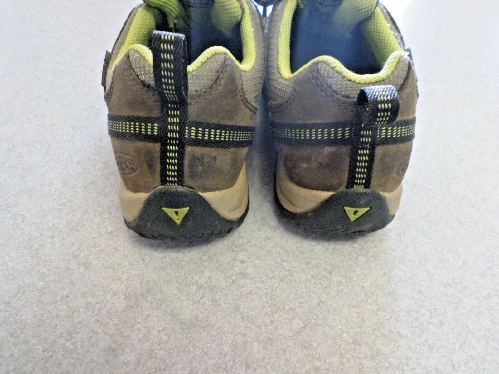 KEEN Scarpe da Escursionismo Impermeabili Marrone e Grigio Giovanile 5 (35 euro)