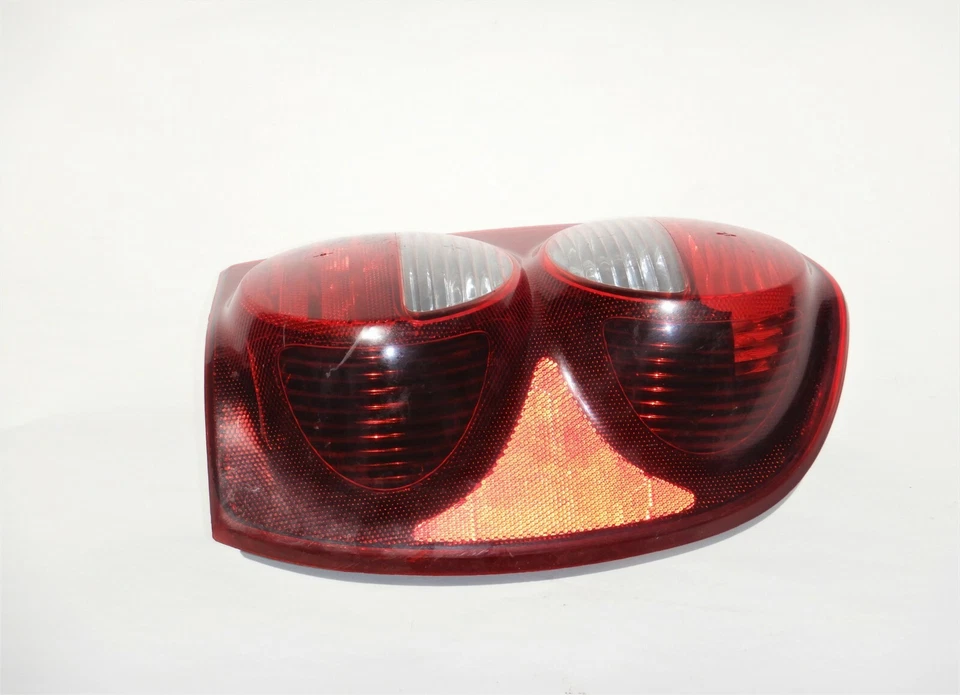 Conjunto de lámpara de luz trasera derecha para pasajero Jeep Liberty KJ 05-07 OEM Foto 2 de 4